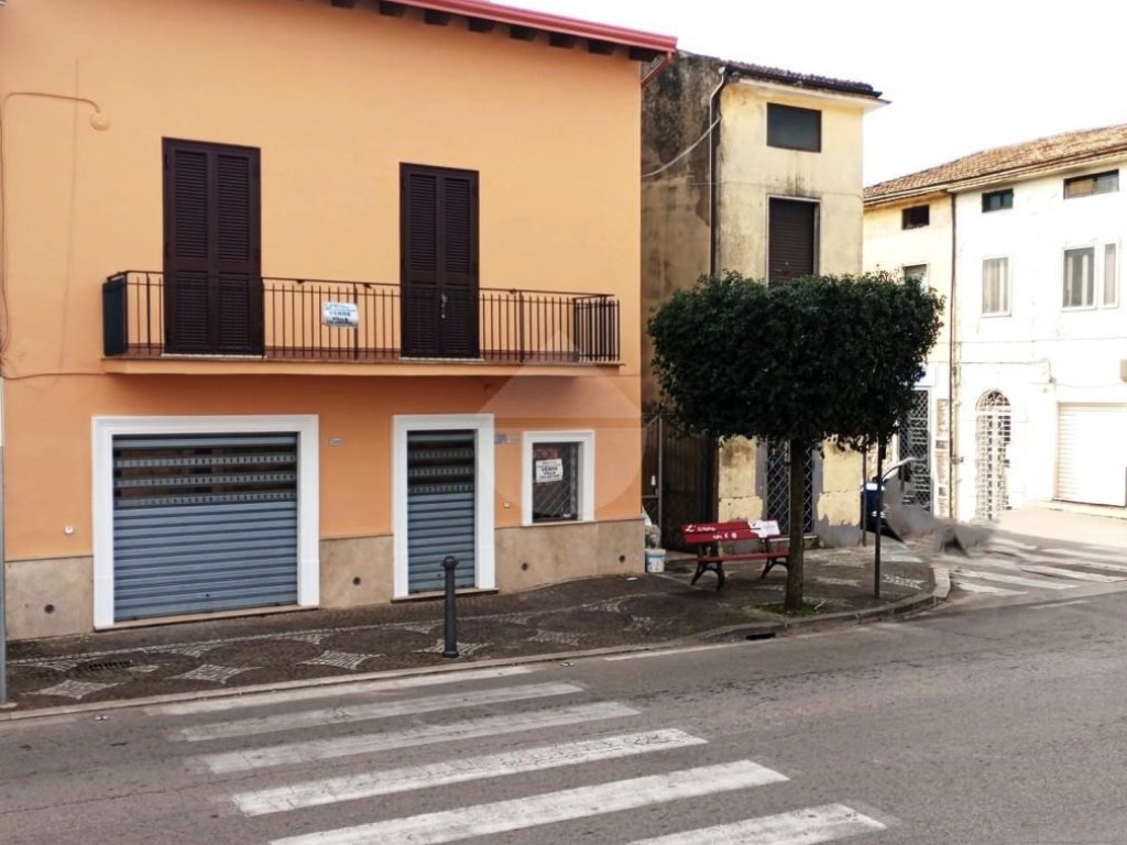 Casa Indipendente in vendita a Santi Cosma e Damiano via francesco baracca,