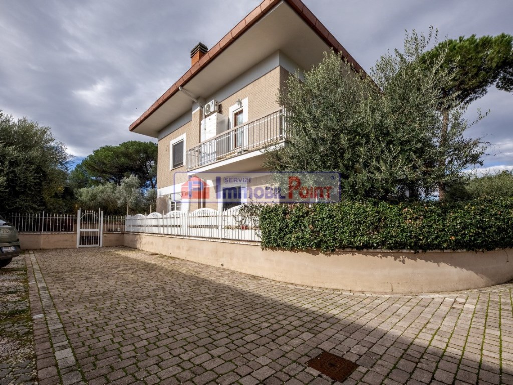 Appartamento in vendita a Frascati via Enrico Fermi,