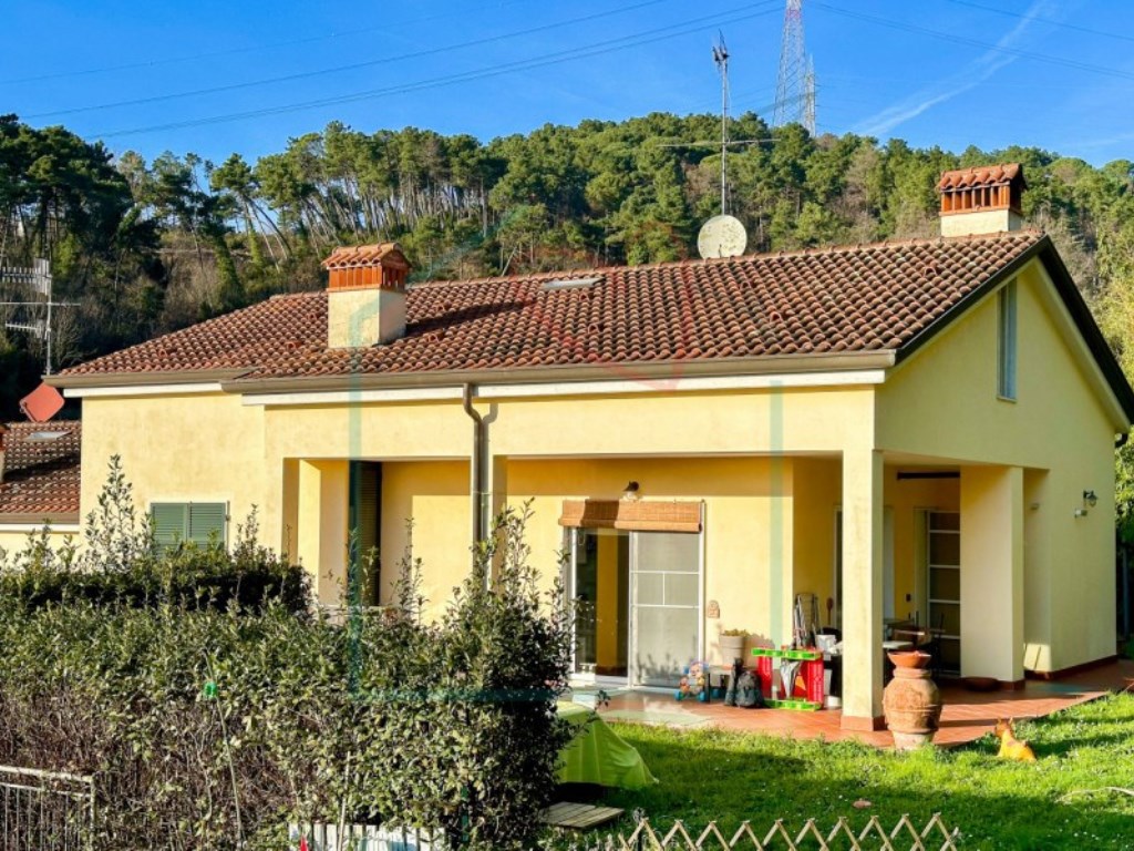 Porzione di Casa in vendita a Sarzana via Turì, 14