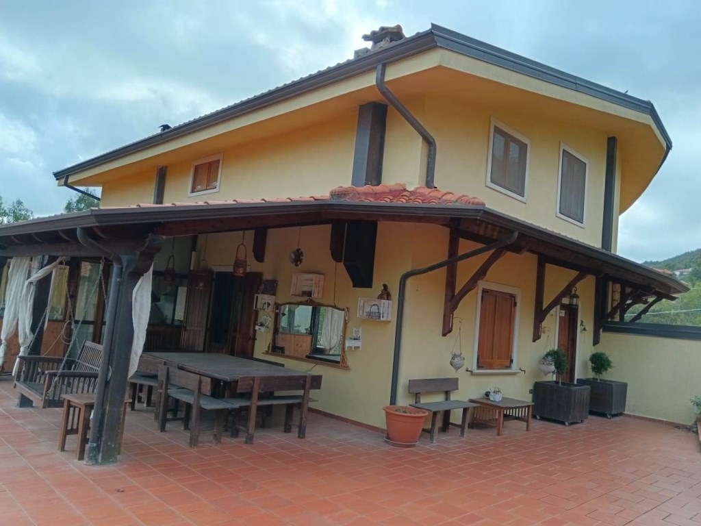 Villa Bifamiliare in vendita a Cerisano