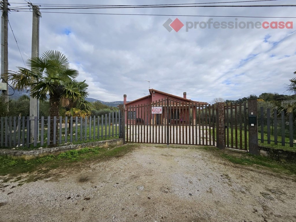 Villa in vendita ad Alatri alatri dei canestrari,46