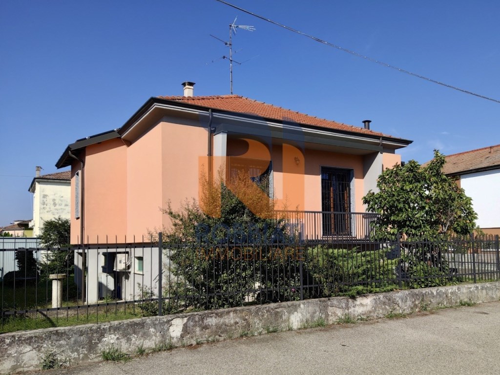 Villa in vendita a San Martino Siccomario via Mazzini,