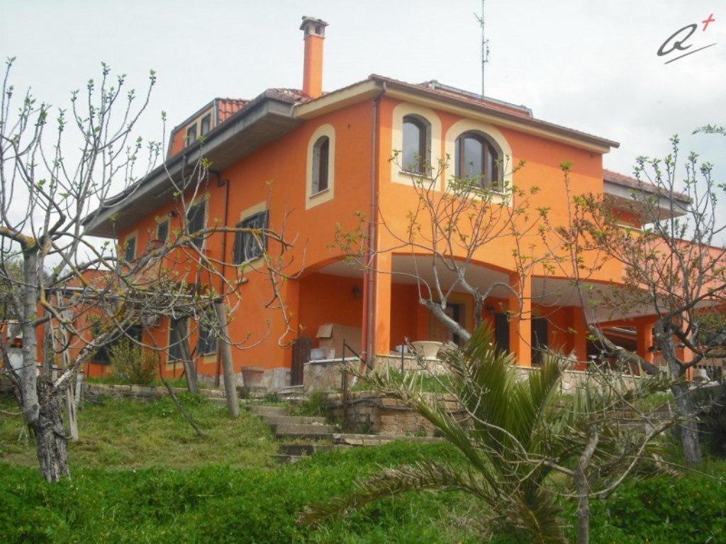 Villa in vendita a Palombara Sabina strada trefogliette