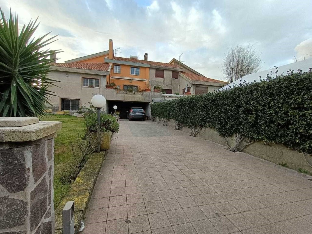 Porzione di Casa in vendita a Nettuno via Lago di Como,
