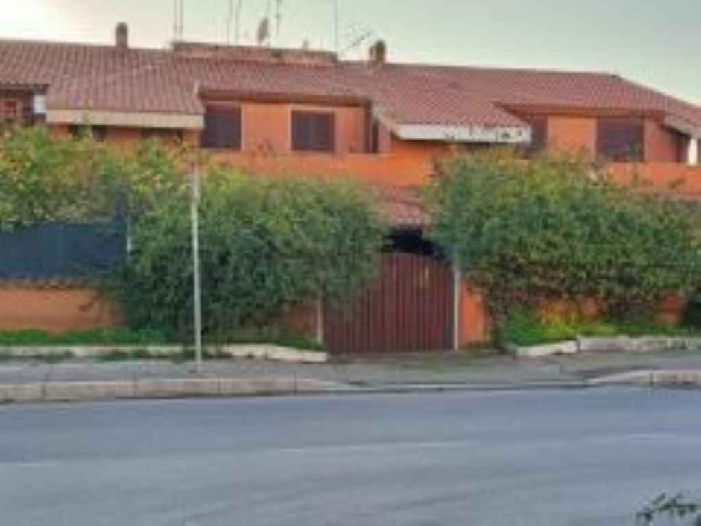 Porzione di Casa in vendita ad Anzio via Ardeatina, 179