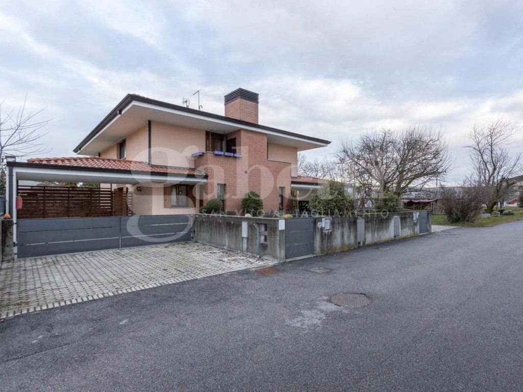 Villa Bifamiliare in vendita a Fiume Veneto fiume Veneto Amerigo Vespucci,41/a