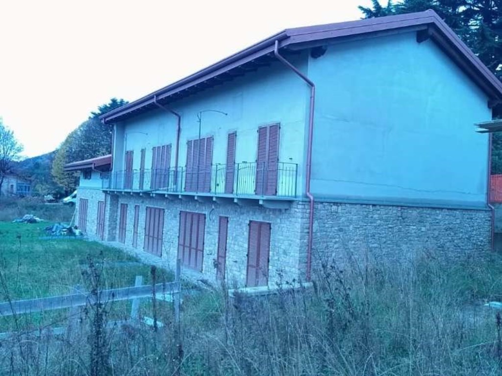 Casa Semindipendente in vendita a Caprino Bergamasco