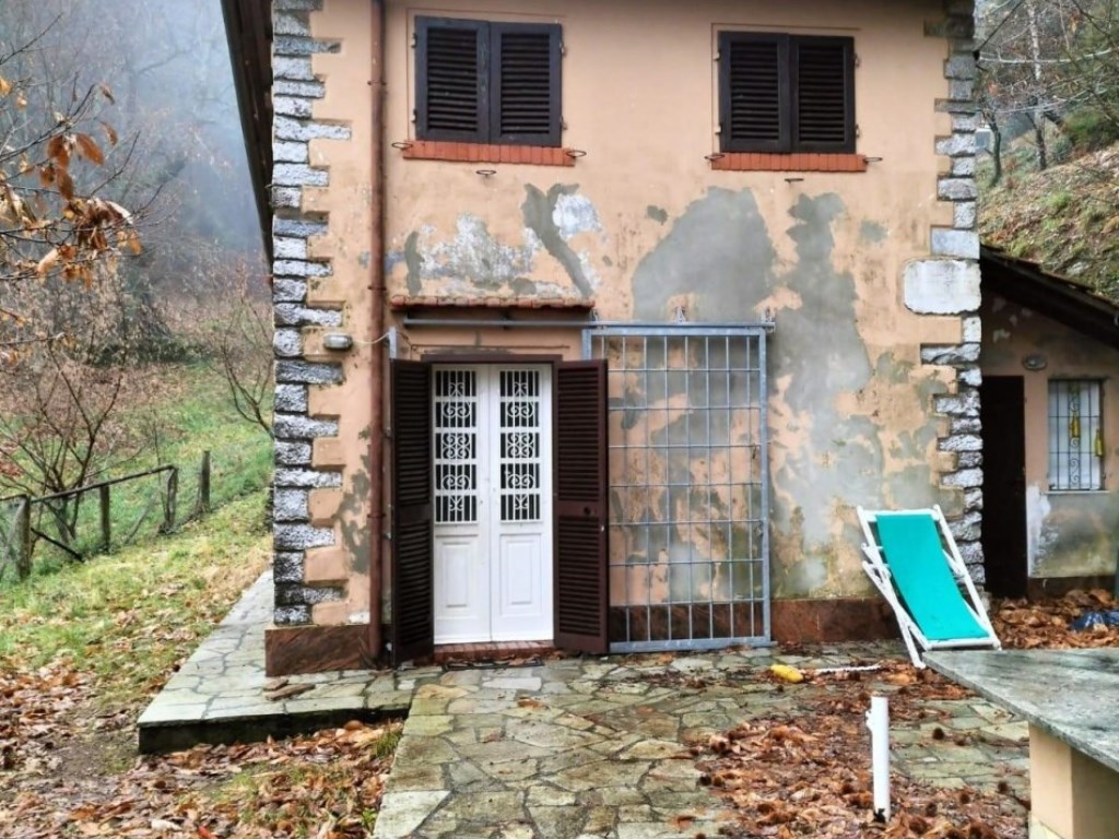 Casa Indipendente in vendita a Montignoso viale Stazione,