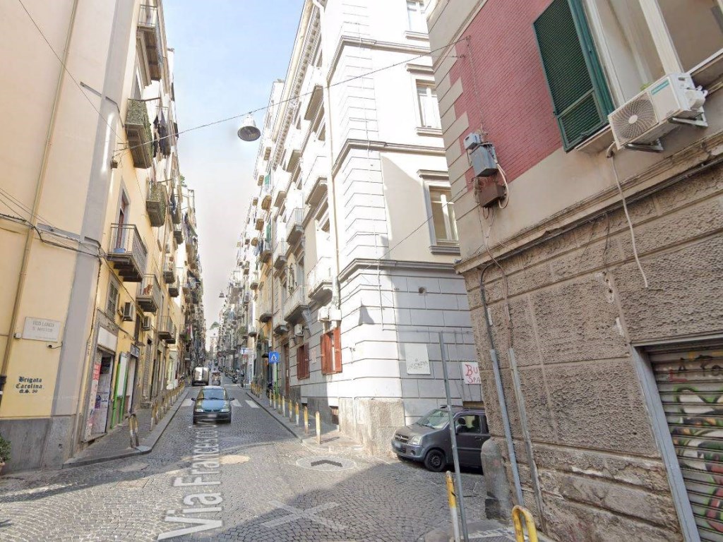 Negozio in vendita a Napoli via Francesco Girardi, 13