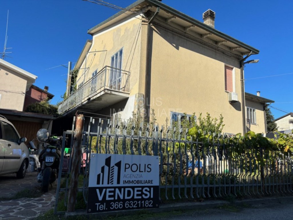 Casa a Schiera in vendita a Concordia sulla Secchia via martiri della liberta 200