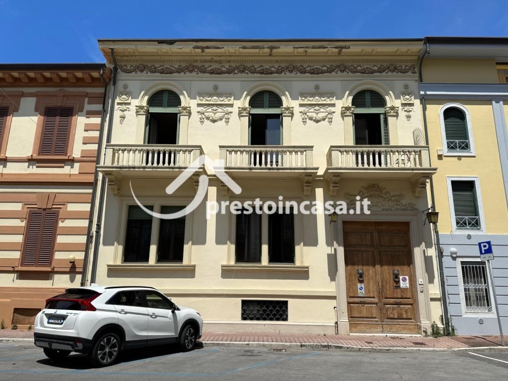 Villa in vendita a Viareggio via Francesco Carrara,