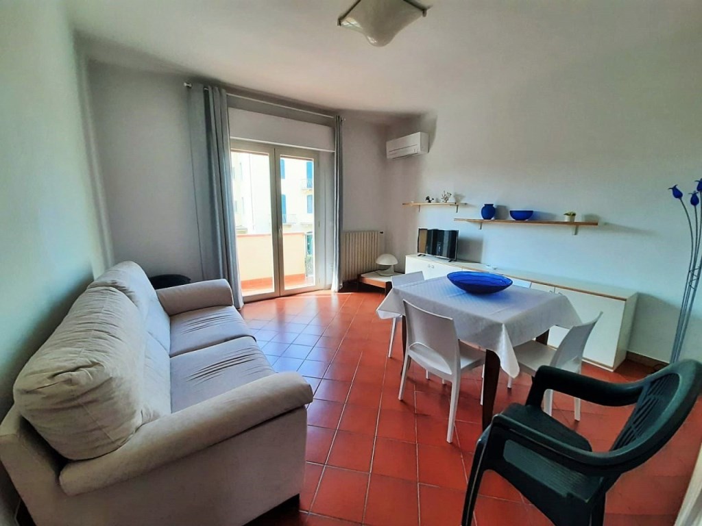 Appartamento in affitto a Pietrasanta via Giosuè Carducci, 43