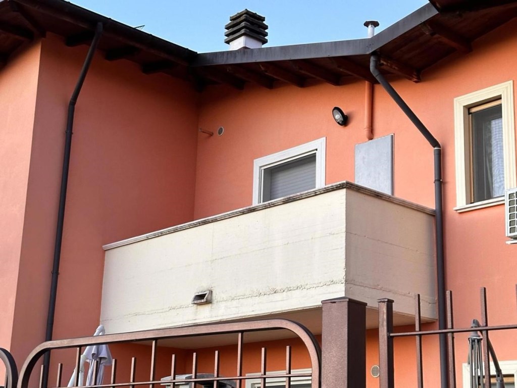 Villa Bifamiliare in vendita ad Avezzano avezzano Napoli,1