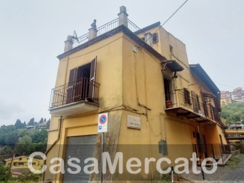 Appartamento in vendita a Rocca di Papa via Rampa Ortagia,