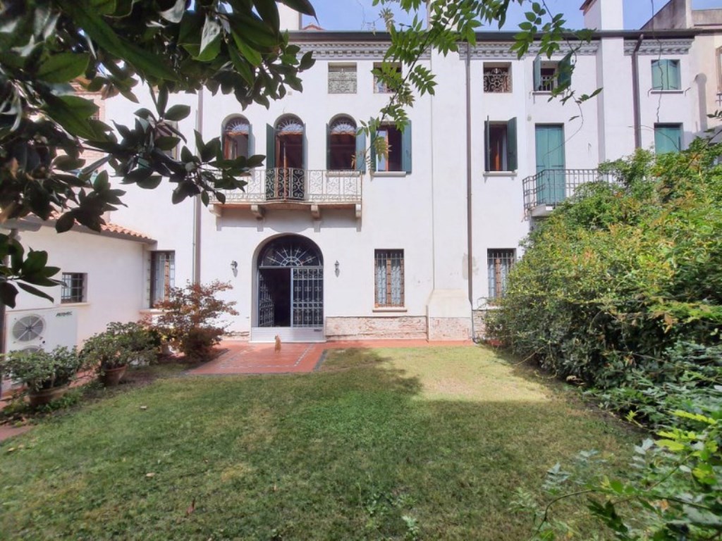 Palazzo in vendita a Rovigo via Verdi