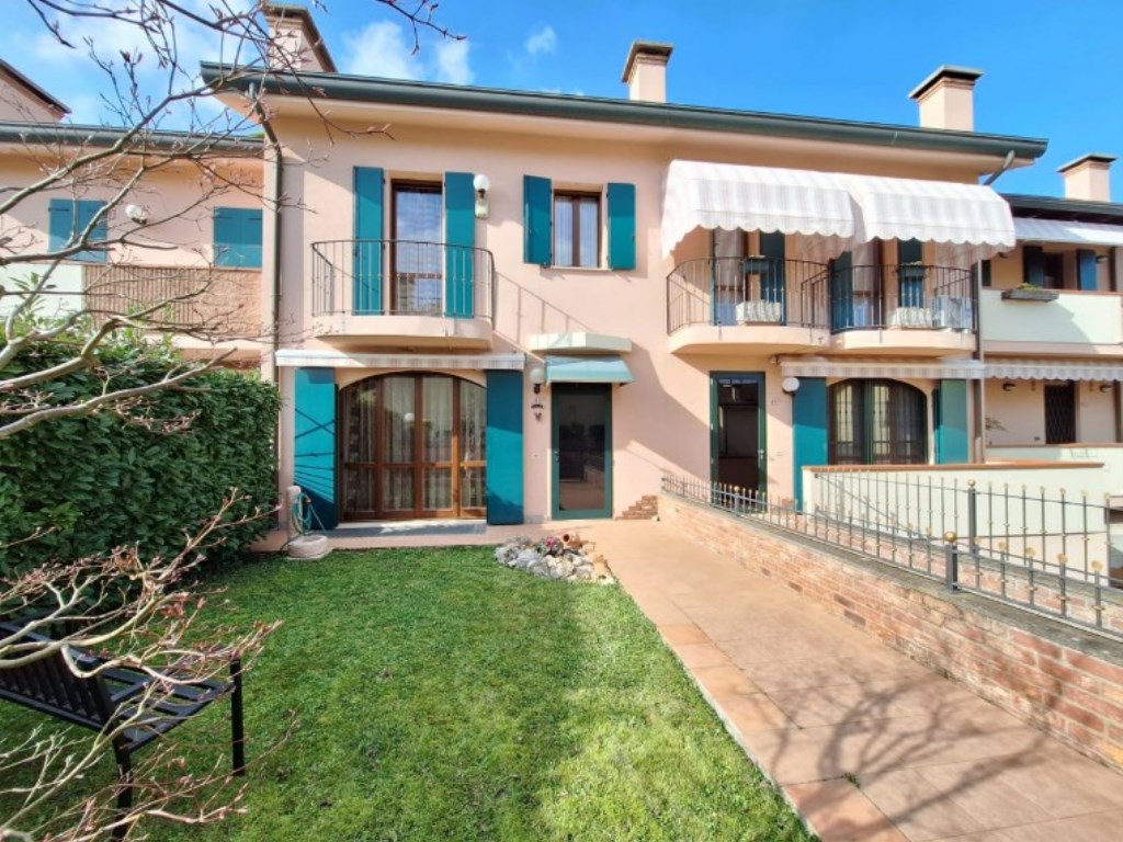 Casa a Schiera in vendita a Rovigo via Amdendola