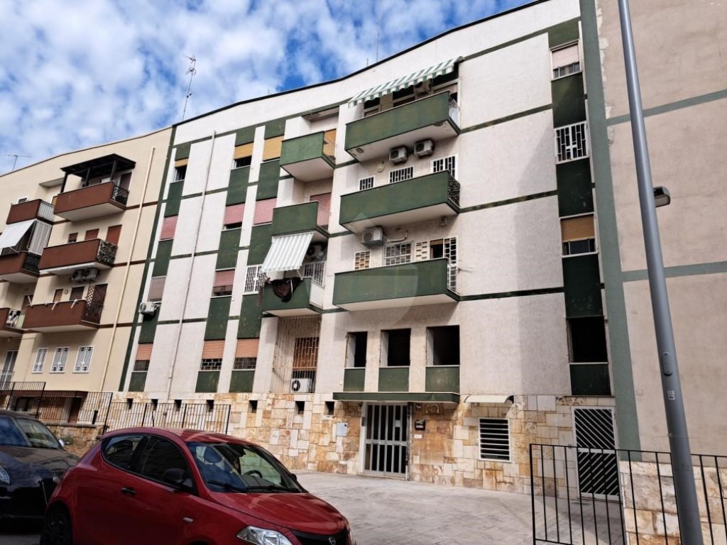 Appartamento in vendita a Bari via Campania,