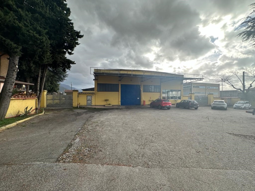 Capannone Industriale in vendita a Massa via Vecchia Candia,