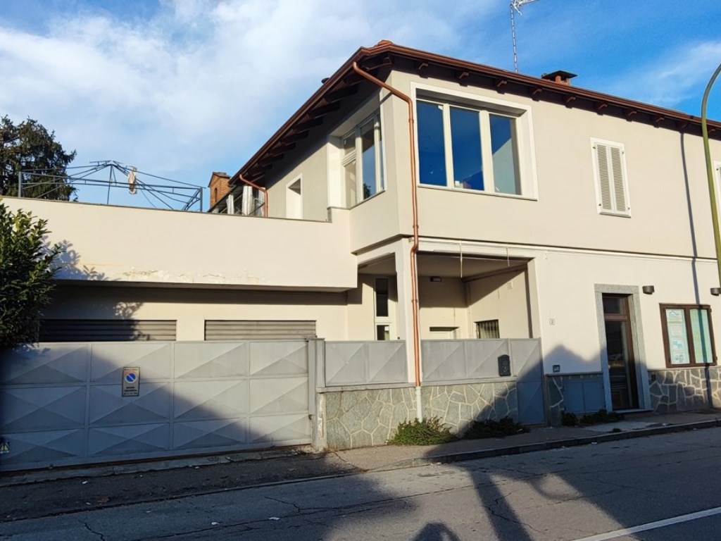 Casa Indipendente in vendita a Pinerolo pinerolo stradale fenestrelle