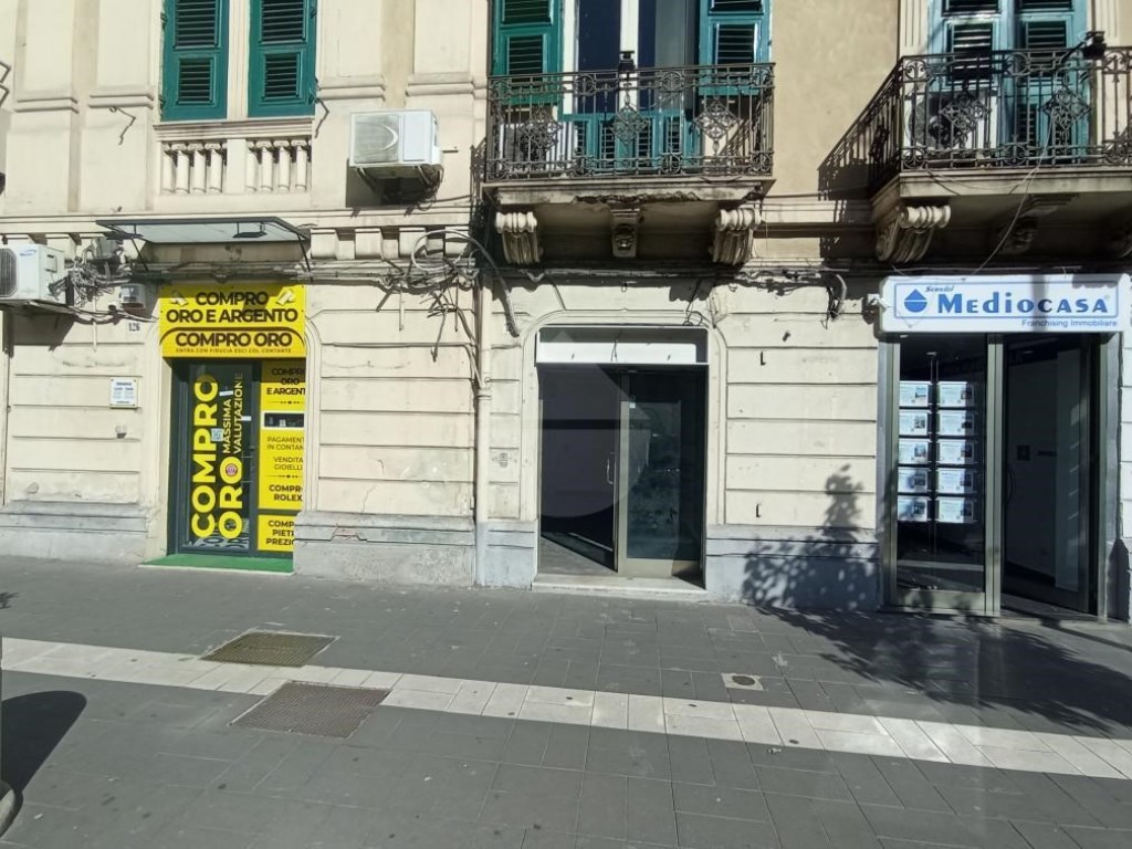 Locale Commerciale in affitto a Messina via Tommaso Cannizzaro,