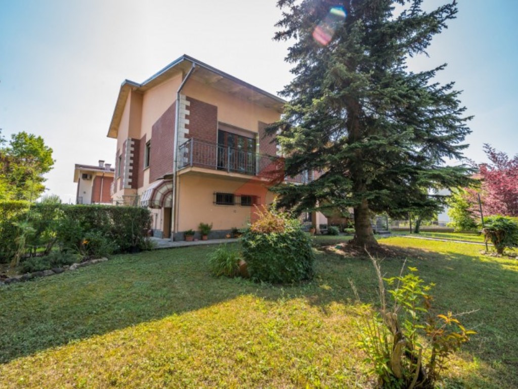 Villa in vendita a Soragna via Ghidini 2