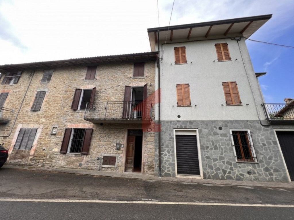 Casa a Schiera in vendita a Neviano degli Arduini via Campora 15