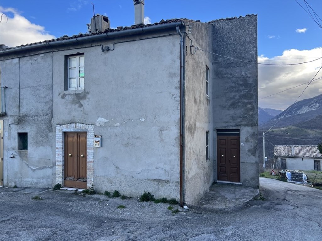 Casa Indipendente in vendita a Pescosansonesco via Colle della Guardia, 1
