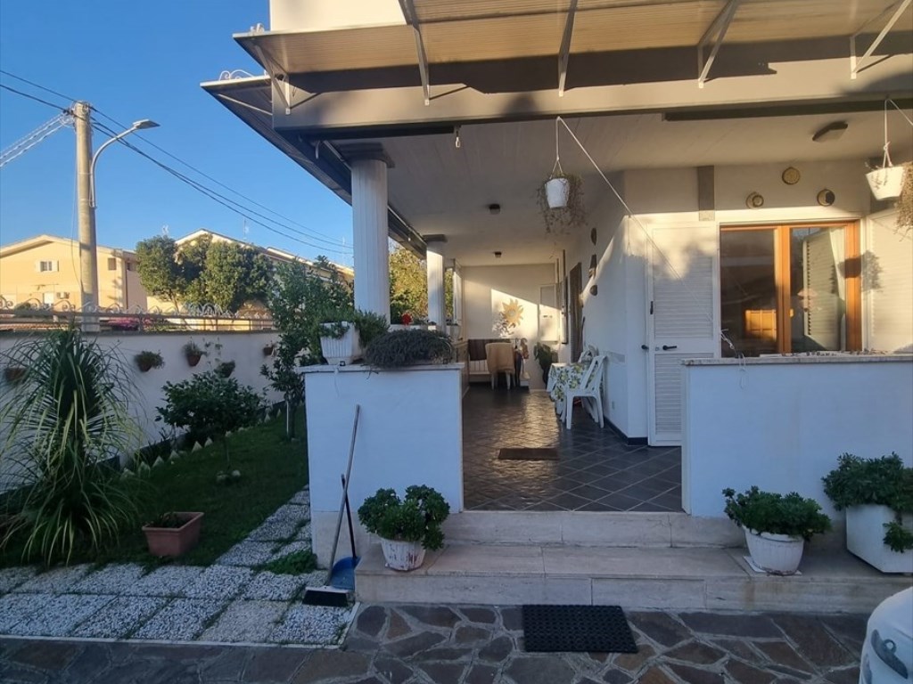 Villa in vendita ad Anzio via tassoni 15