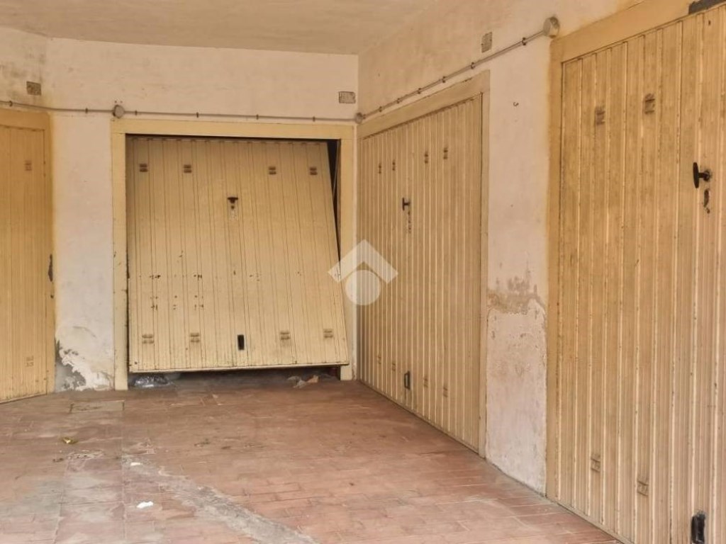 Garage in vendita a Catanzaro via Caprera, 166