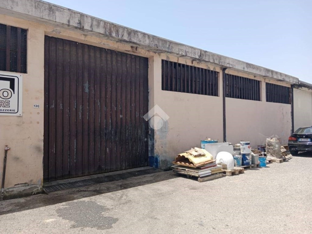 Garage in vendita a Catanzaro via Magna Grecia