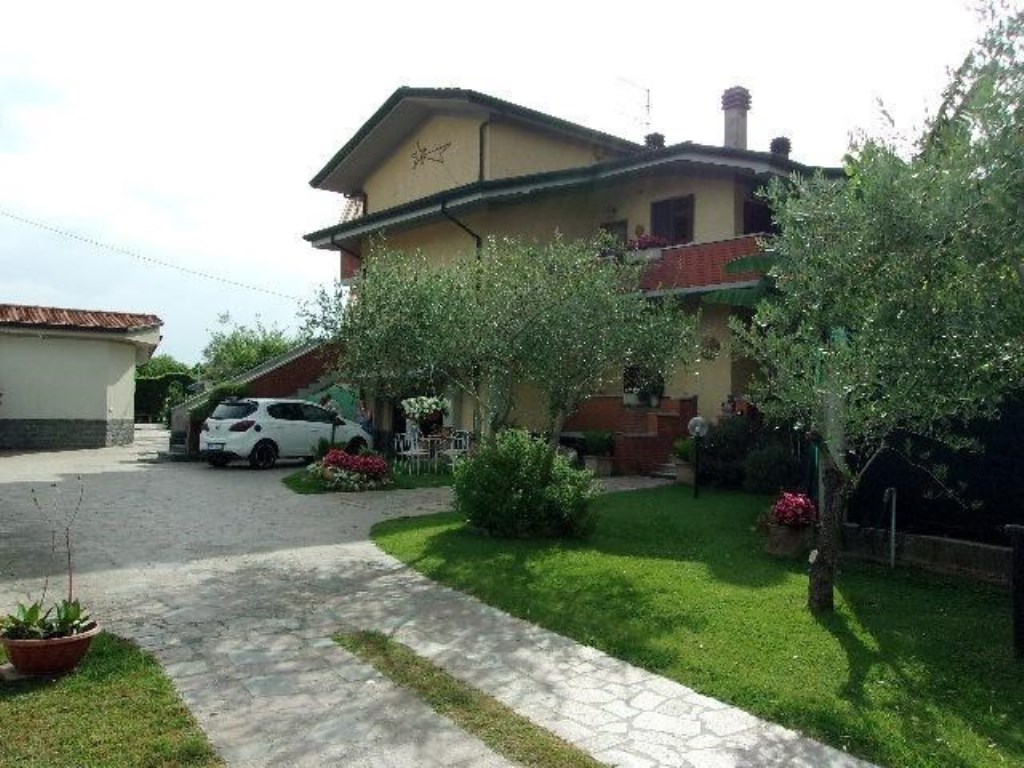 Villa in vendita a Massa via Stradella,