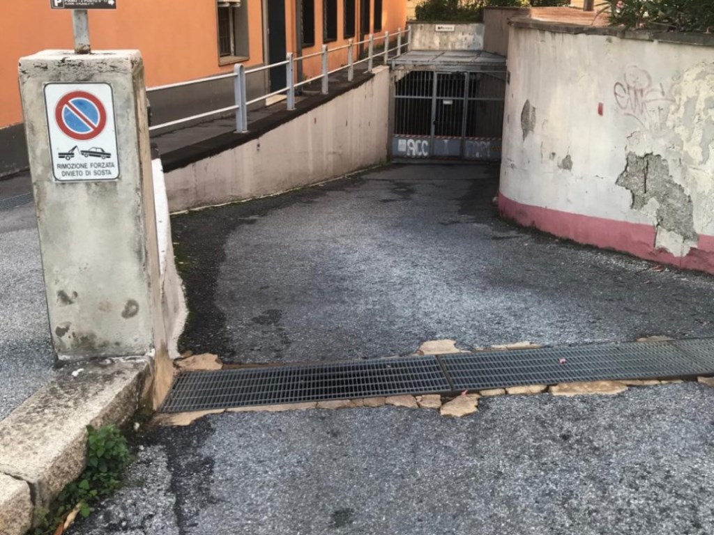 Posto Auto in vendita a Genova via Cantore