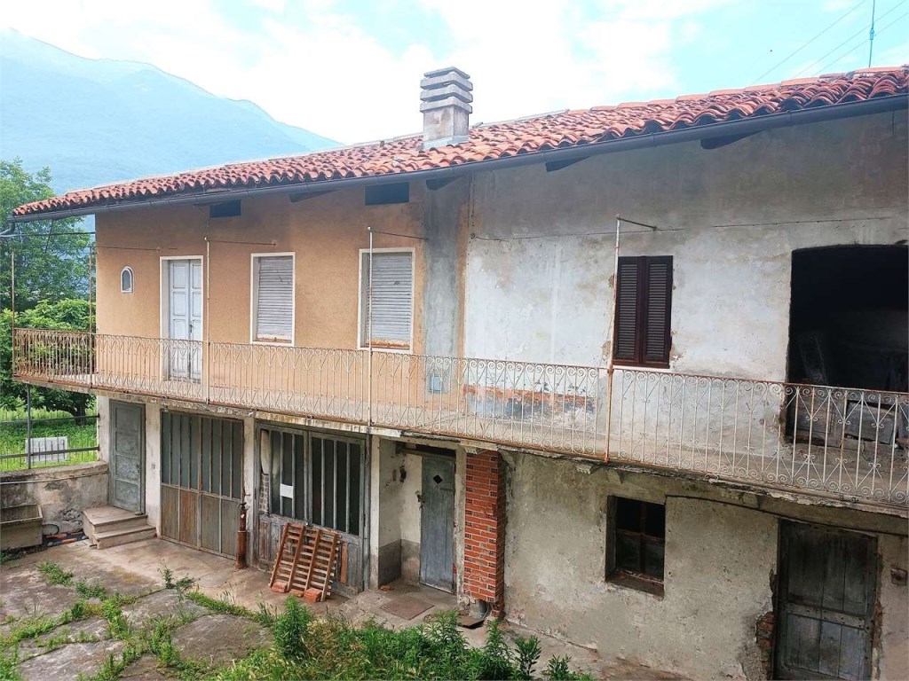 Porzione di Casa in vendita a Borgofranco d'Ivrea frazione Ivozio 140