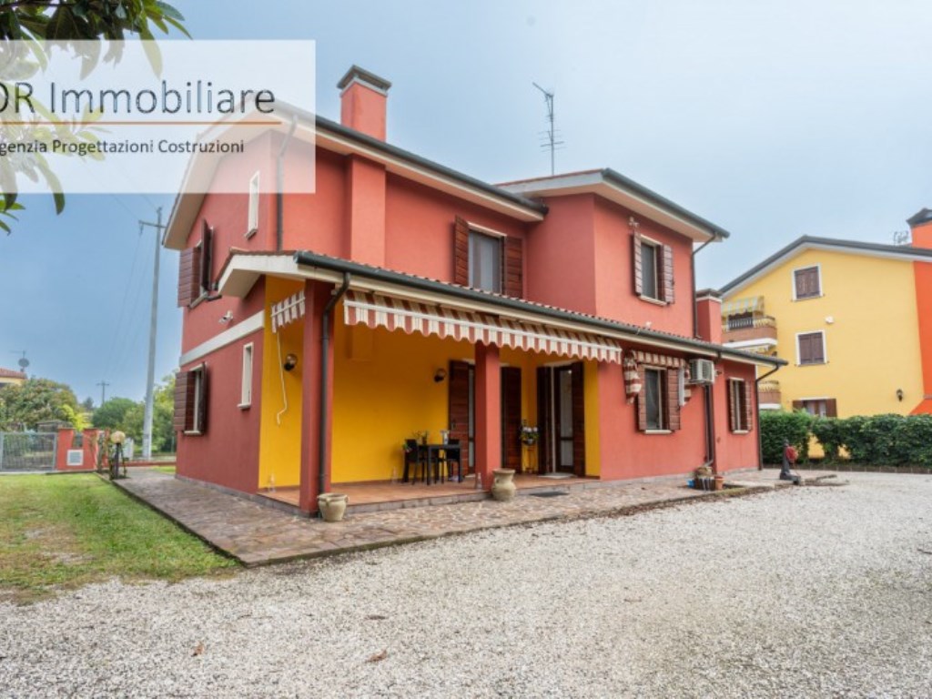 Casa Indipendente in vendita a Padova via pozzoveggiani