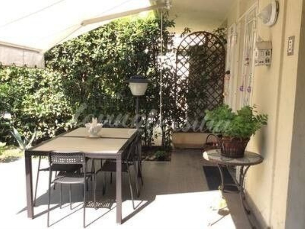 Appartamento in affitto a Pietrasanta via Giacomo Leopardi, 10
