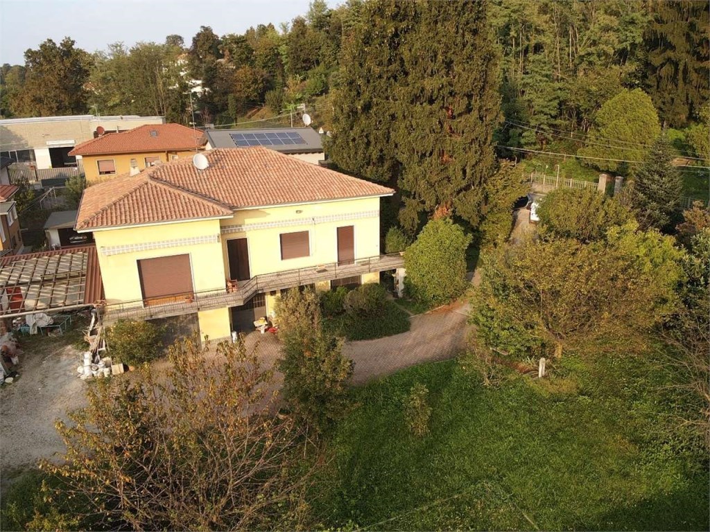 Villa in vendita a Cavaria con Premezzo via Giacomo Matteotti