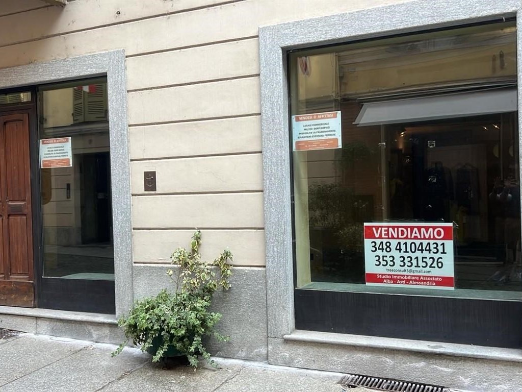 Negozio in vendita ad Asti via Aliberti 9