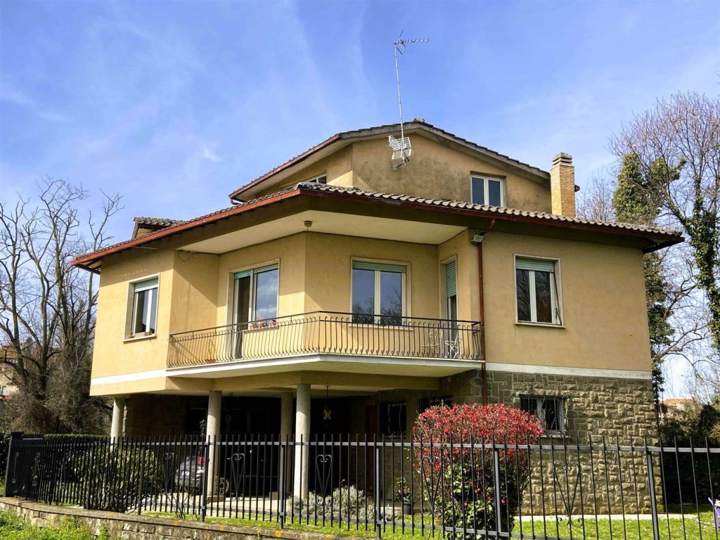 Villa in vendita a Montefiascone via Paternocchio