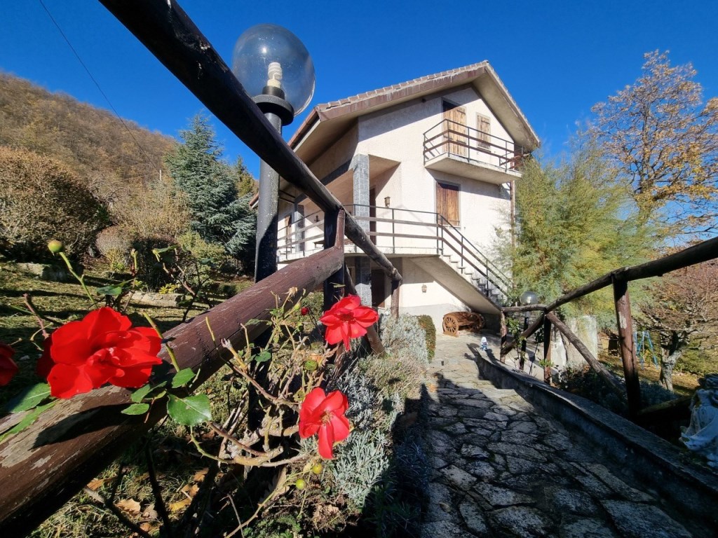 Casa Indipendente in vendita a Mongiardino Ligure località pianzuola, 11