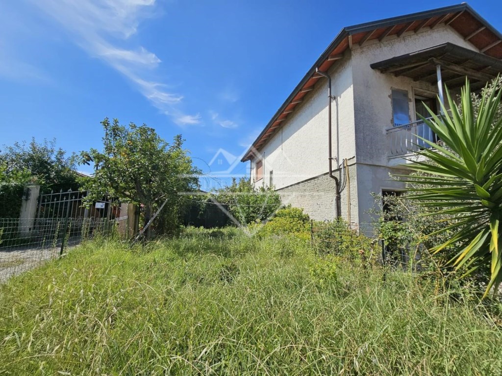 Appartamento in vendita a Castelnuovo Magra via Montefrancio,