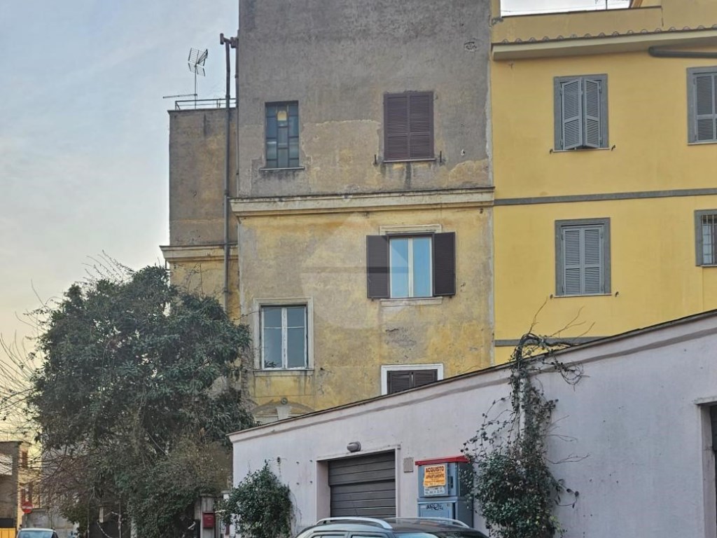 Appartamento in vendita a Roma via Ignazio Danti,