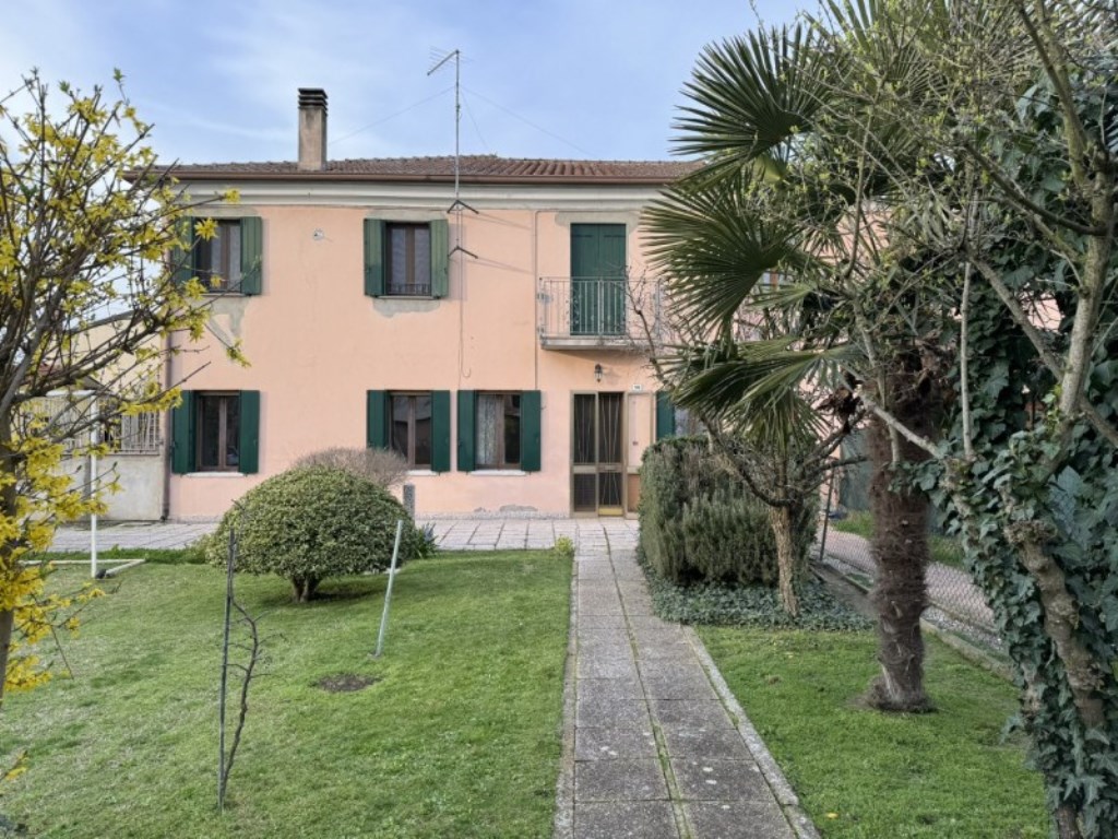 Appartamento in vendita ad Arquà Polesine via monsignor giacomo sichirollo