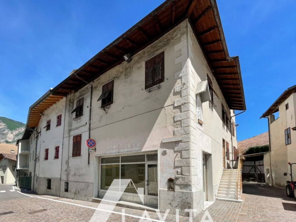 Palazzo in vendita a Salorno sulla strada del vino piazza Cesare Battisti
