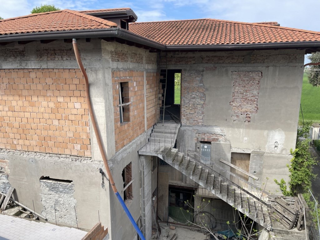 Casa Indipendente in vendita a Forlì via Bidente