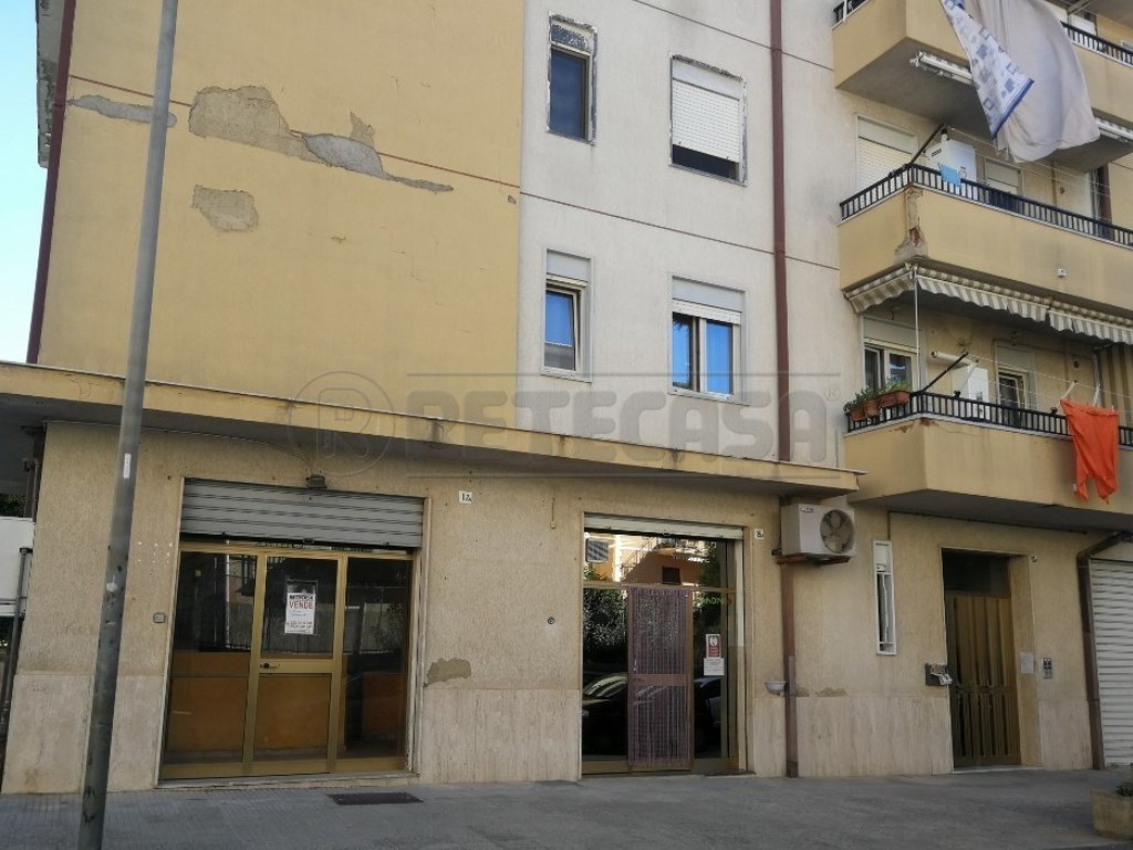 Negozio in vendita a Caltanissetta via Domenico Savio, 17,19,21,2