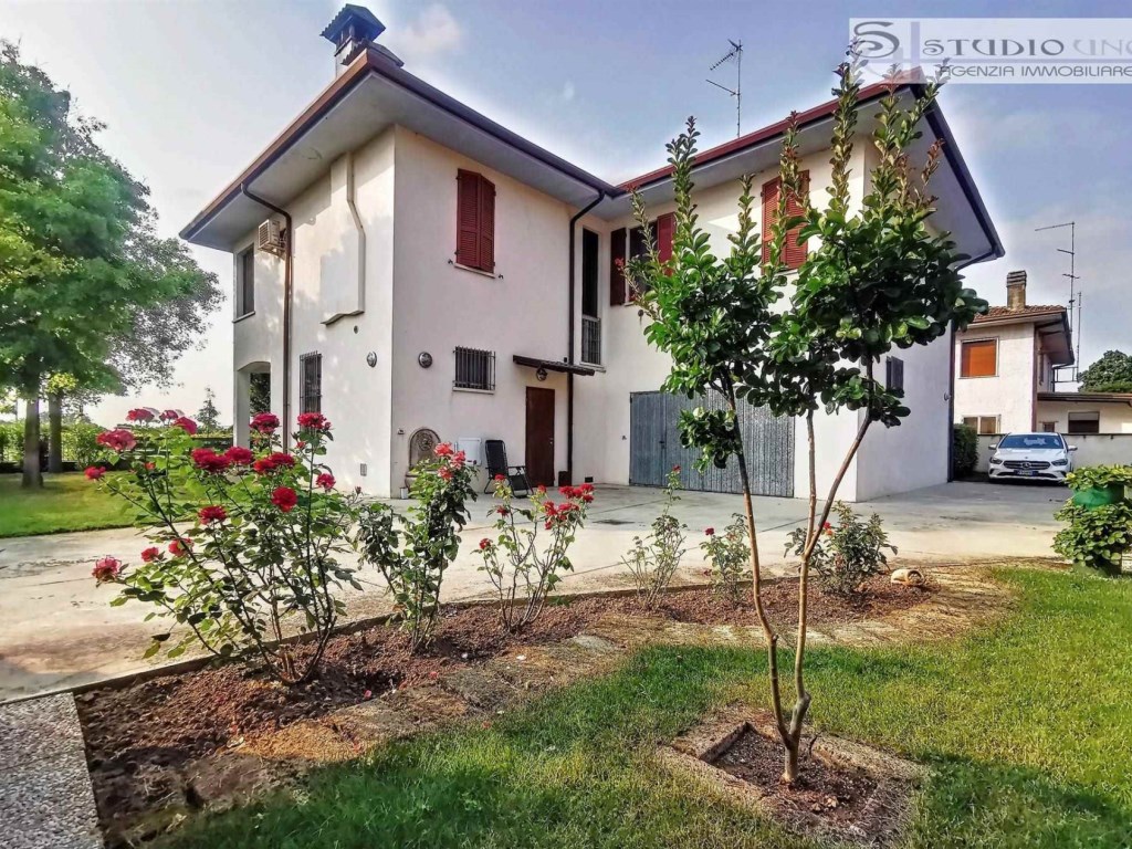Villa in vendita a Bozzolo