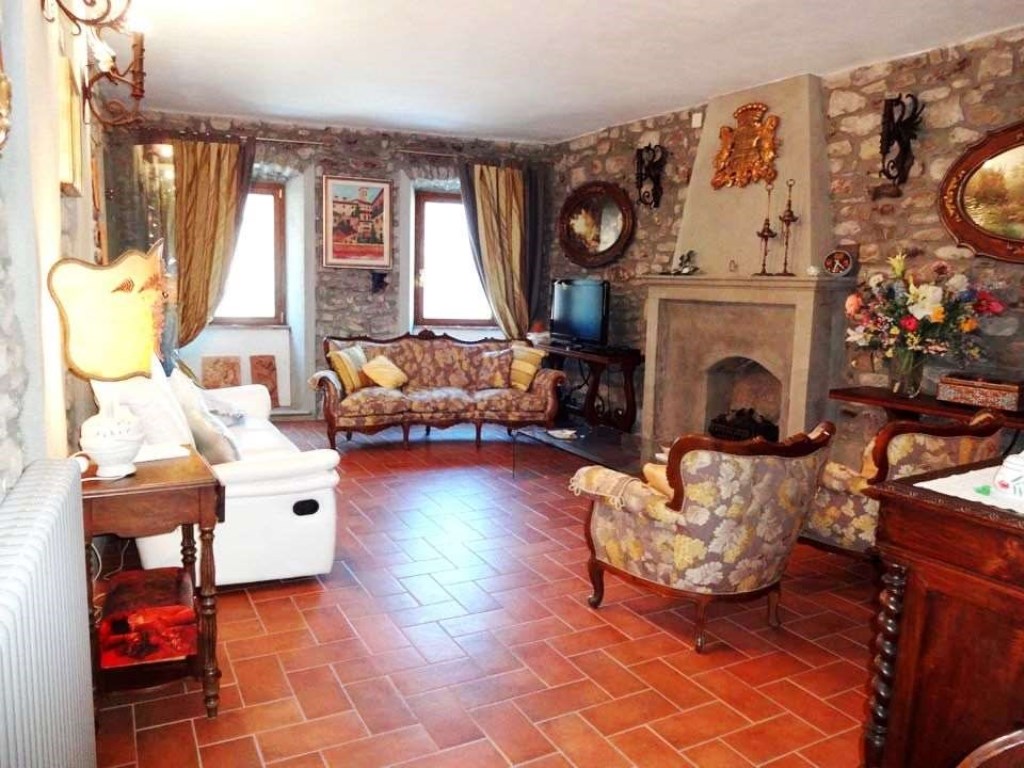 Villa Padronale in vendita a Villafranca in Lunigiana frazione di Villafranca in Lunigiana