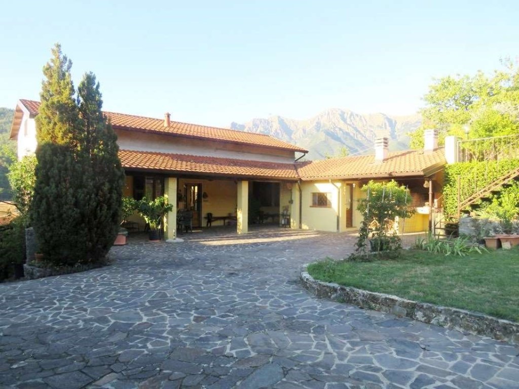 Villa Padronale in vendita a Filattiera frazione di Filattiera