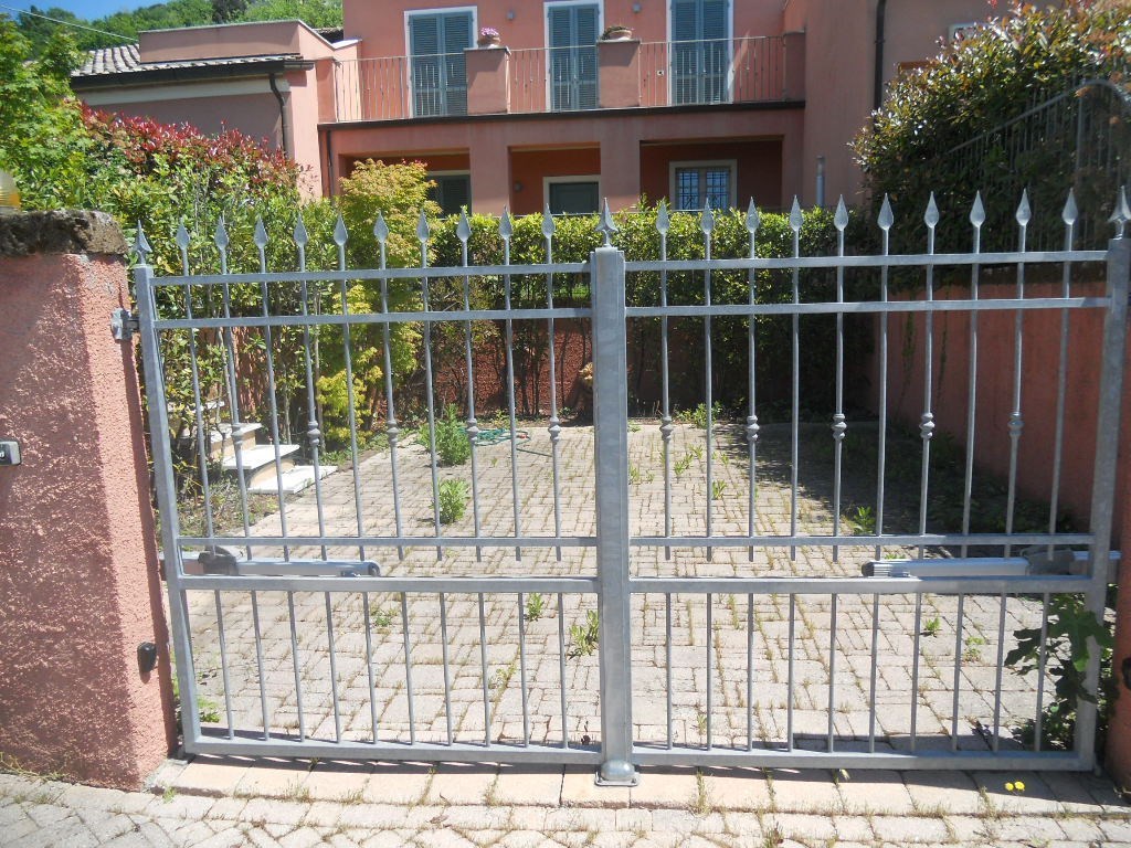 Casa a Schiera in vendita a Castelnuovo Magra via Carbonara, 33