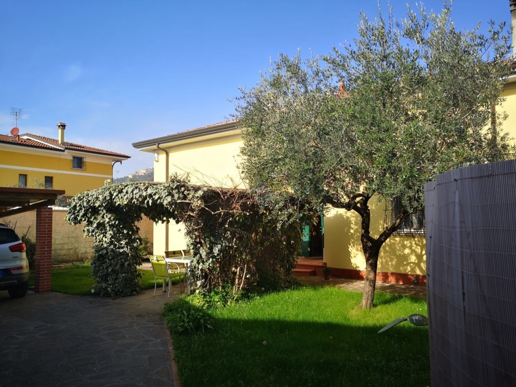 Villa a Schiera in vendita a Carrara via Pometo, 10
